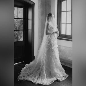 Oscar de la Renta Beaded Bridal Veil Ivory Cathedral Length Tulle ODLR